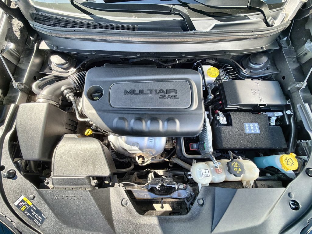Used 2021 Jeep Cherokee Latitude Plus AWD/4WD image 18