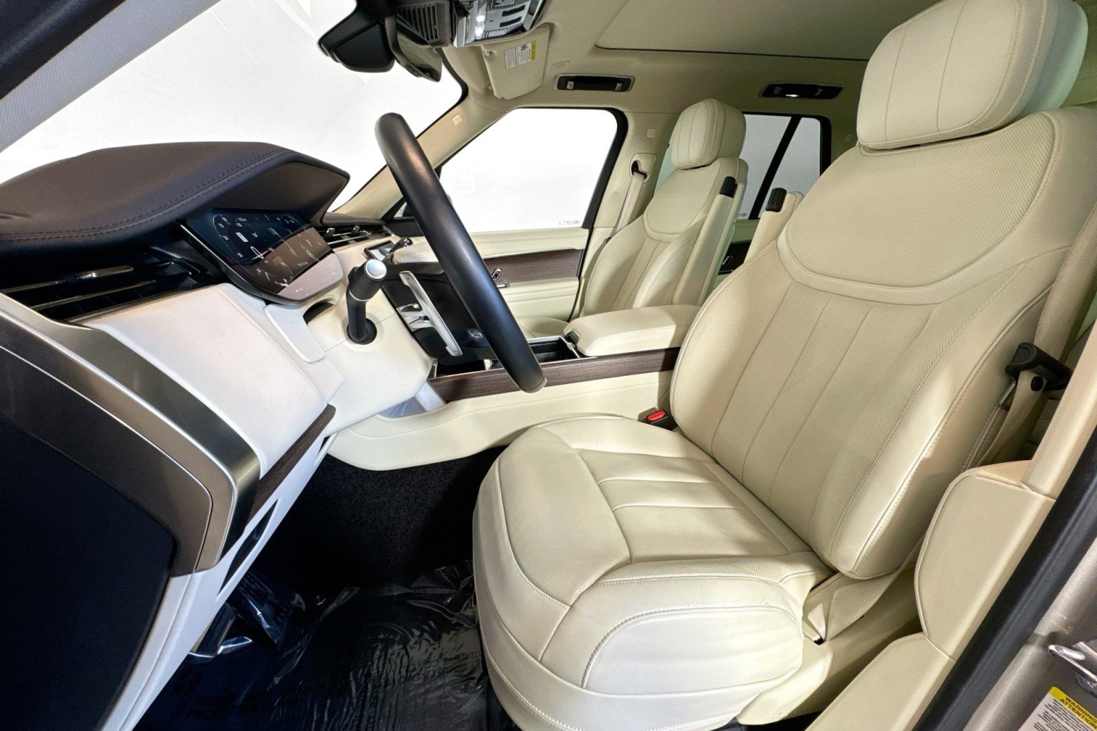 Used 2023 Land Rover Range Rover SE image 18