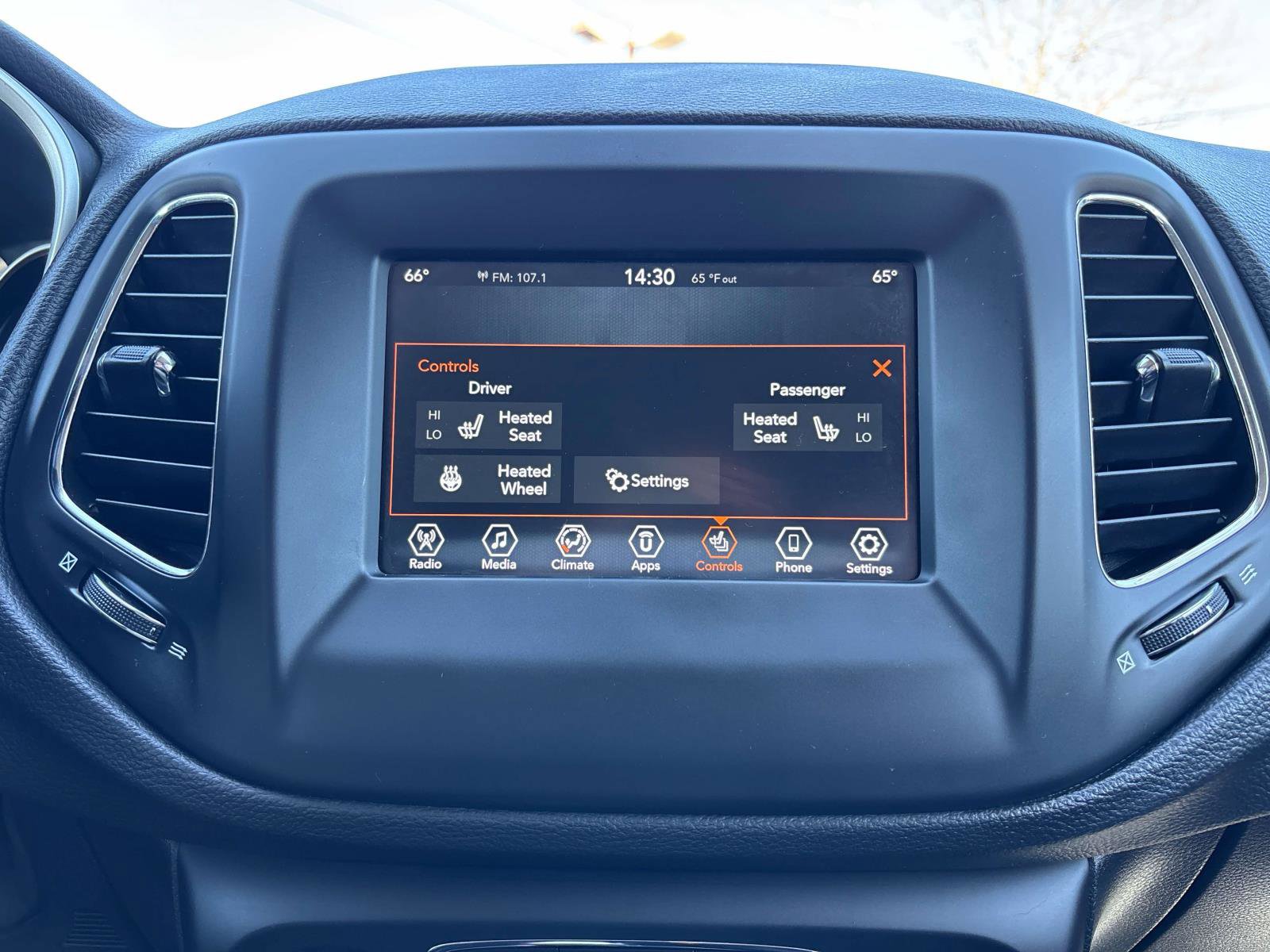 Used 2020 Jeep Compass Latitude w/ Cold Weather Group AWD/4WD image 20