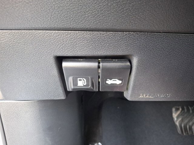 Used 2023 Nissan Versa SV image 24