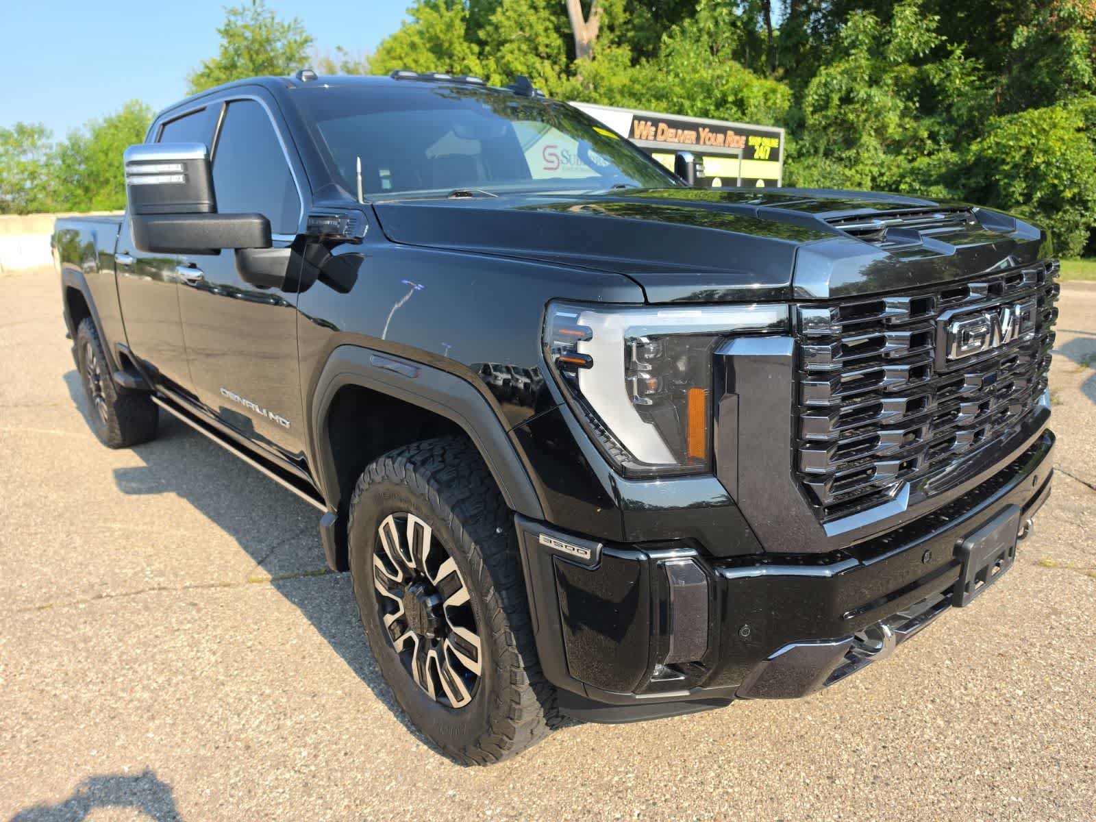 Used 2024 GMC Sierra 3500 Denali Ultimate AWD/4WD image 4