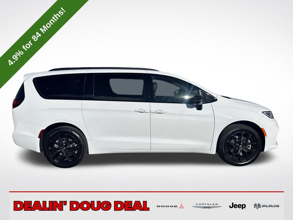 New 2026 Chrysler Pacifica Limited image 6