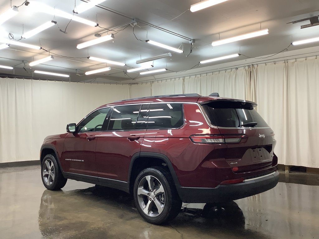 Used 2025 Jeep Grand Cherokee L Limited w/ Luxury Tech Group II image 9