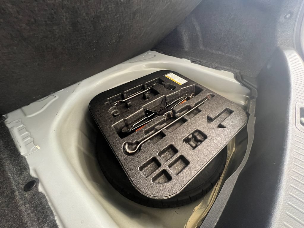Used 2025 Toyota Corolla LE FWD image 30