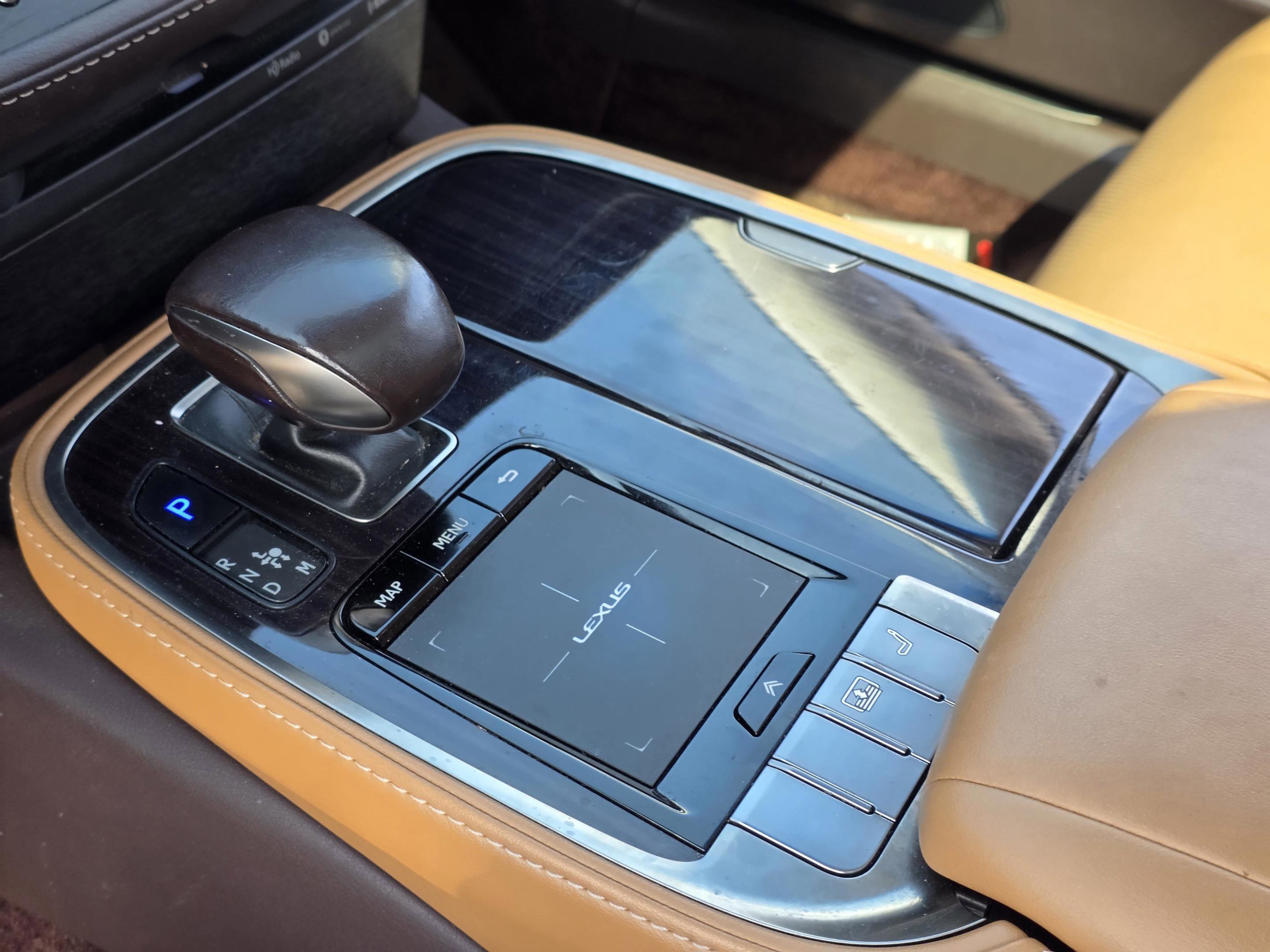 Used 2018 Lexus LS 500 w/ Accessory Package (Z2) image 21