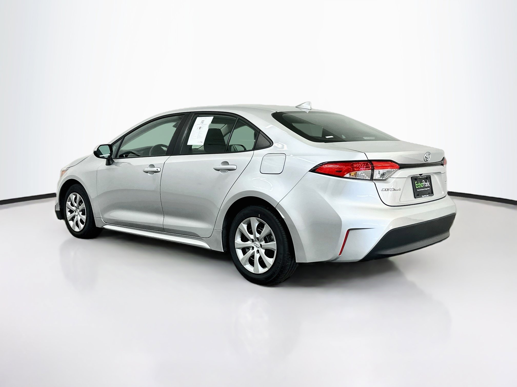 Used 2025 Toyota Corolla LE FWD image 5