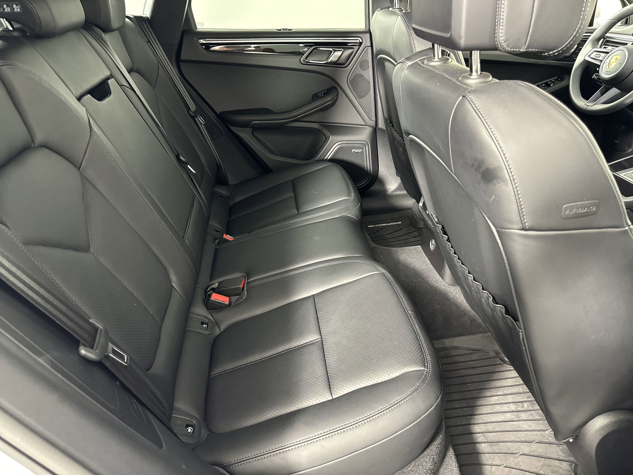 Certified 2025 Porsche Macan image 29