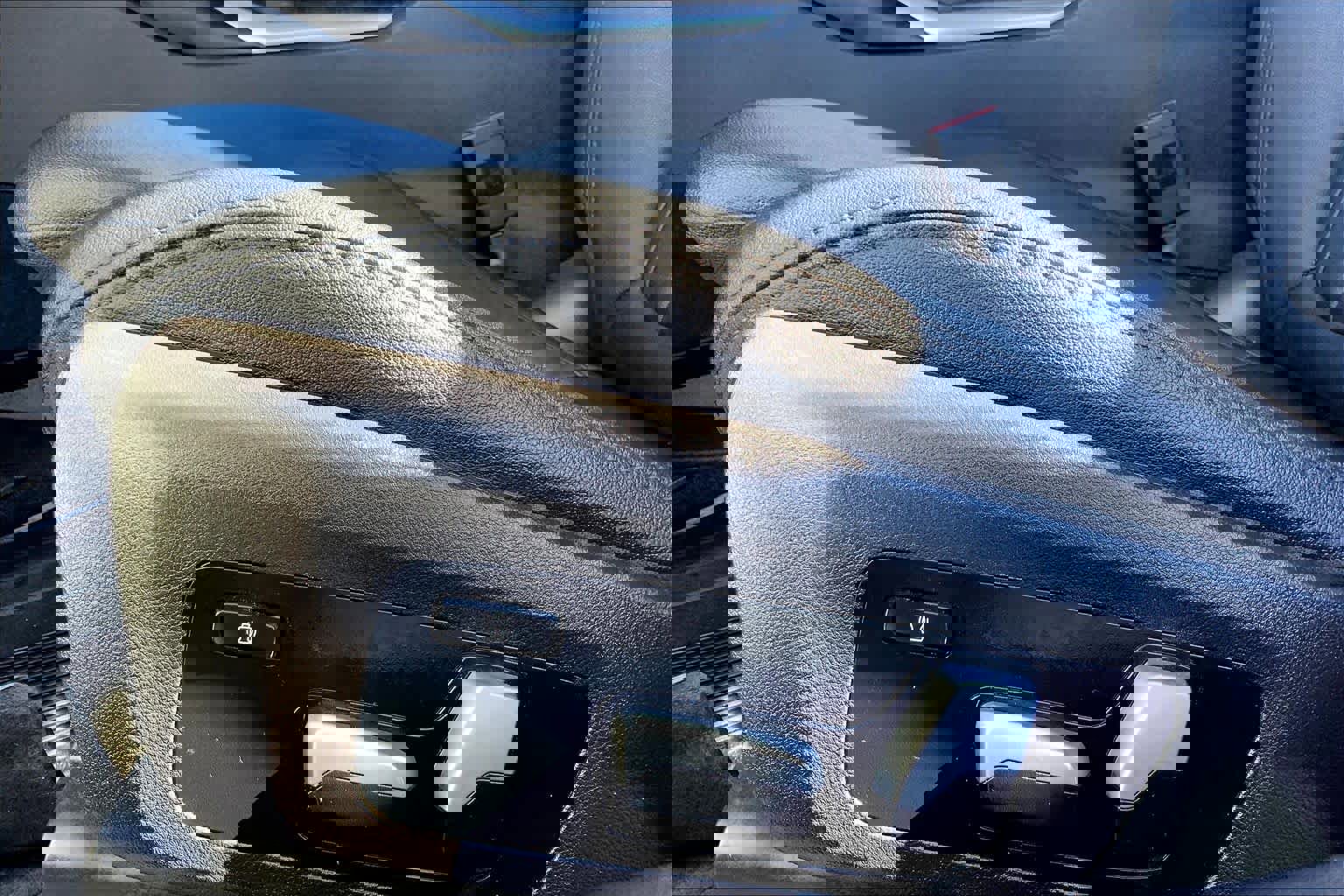 Used 2021 BMW 330i Sedan w/ Driving Assistance Package image 33