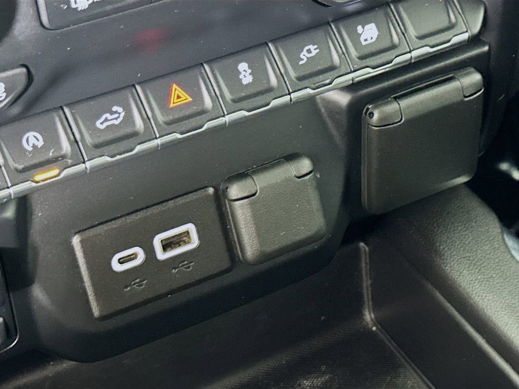 Used 2022 Chevrolet Silverado 1500 LTZ image 31