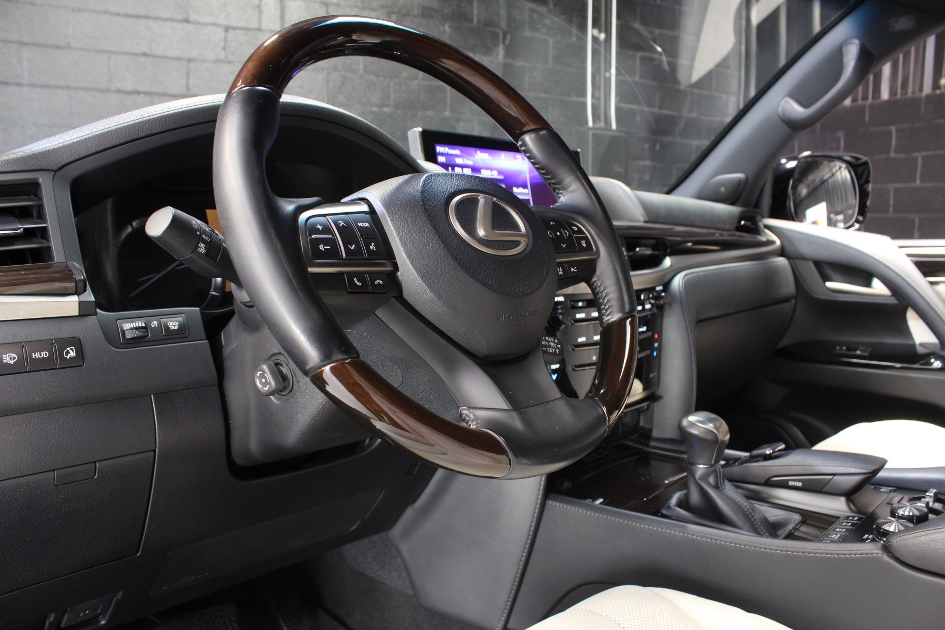 Used 2019 Lexus LX 570 Three-Row Inspiration Series w w/ Inspiration Series image 27