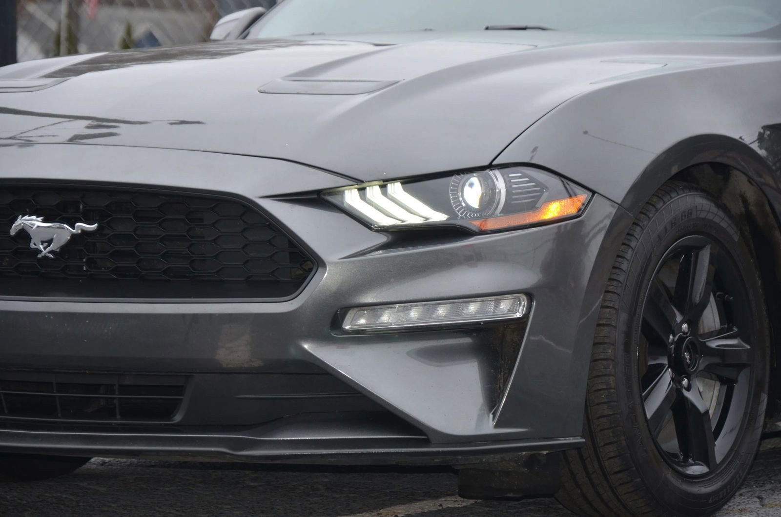 Used 2018 Ford Mustang Coupe image 9