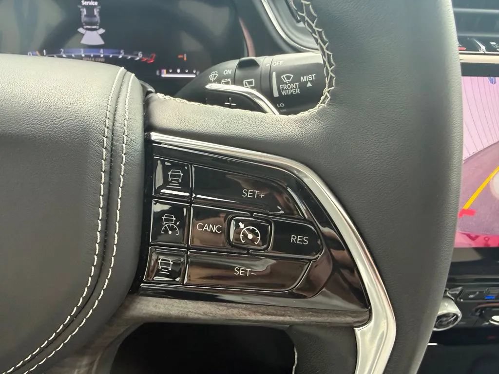 Used 2022 Jeep Grand Cherokee Overland AWD/4WD image 23