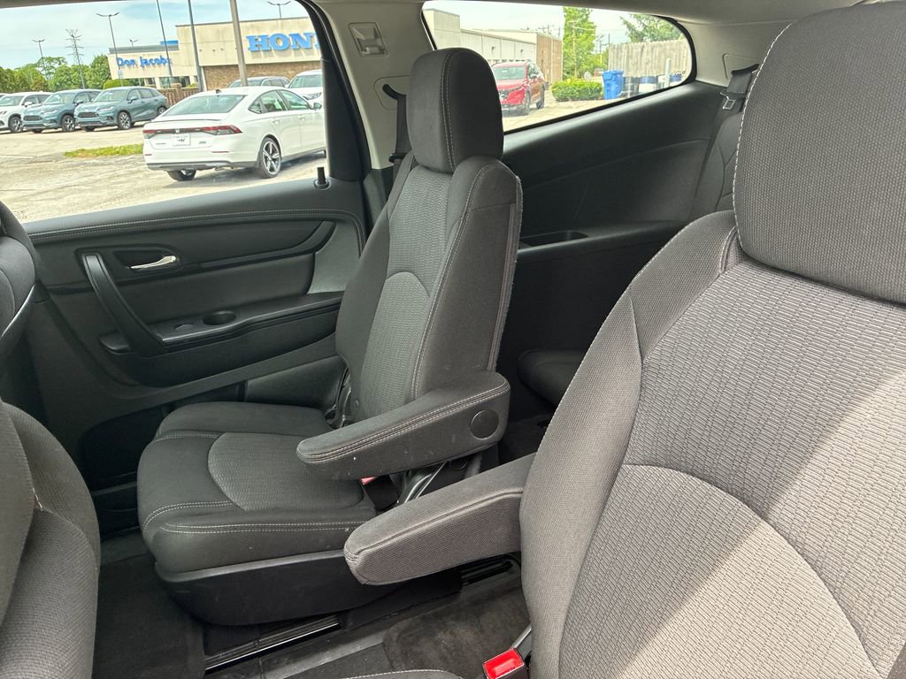 Used 2017 Chevrolet Traverse LT w/ Style and Technology Package FWD image 18