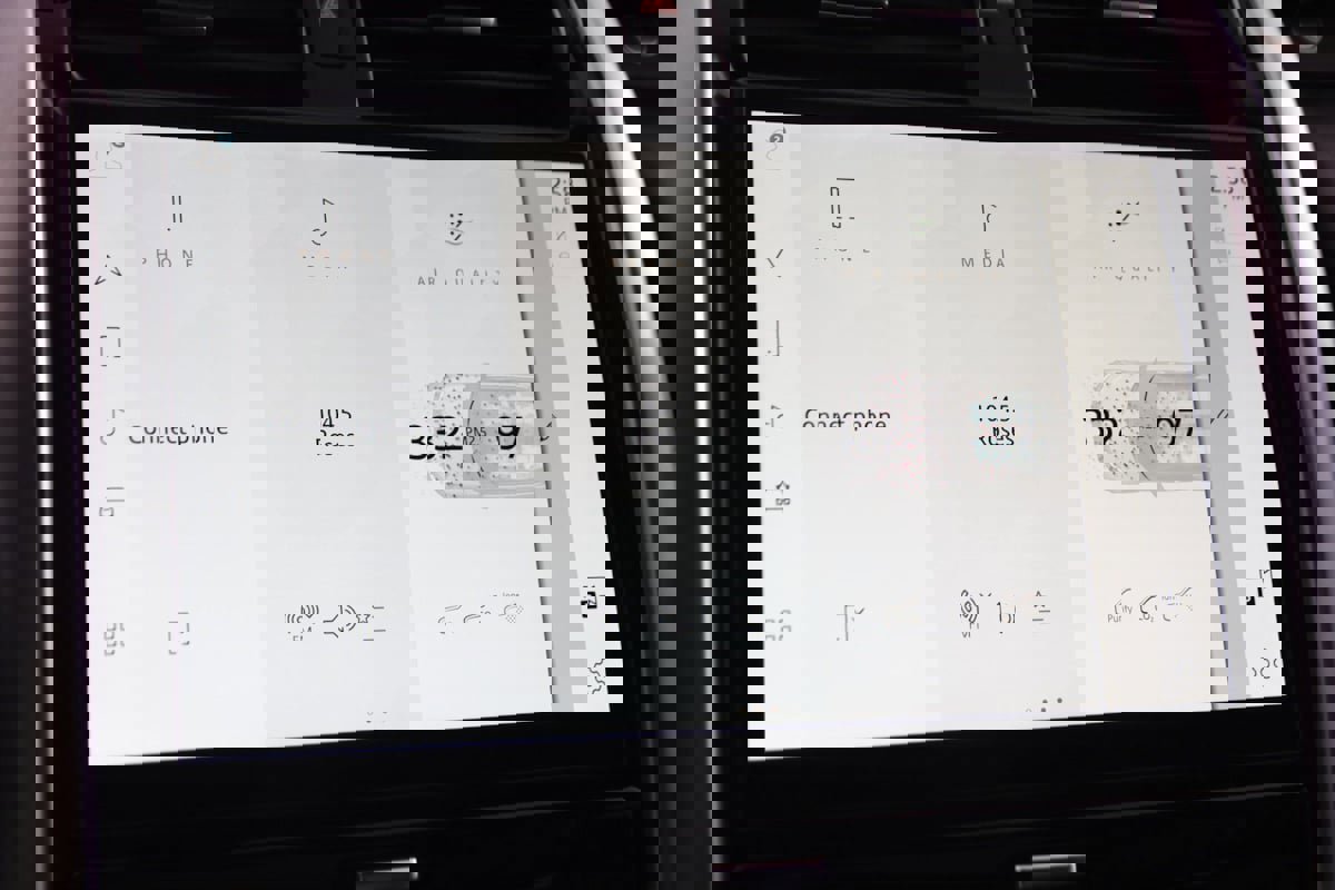 Used 2023 Land Rover Discovery Metropolitan Edition image 36