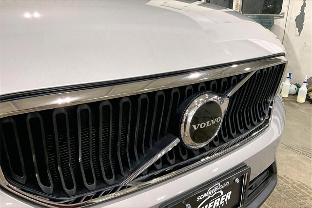 Certified 2023 Volvo XC40 B5 Core w/ Convenience Package image 29