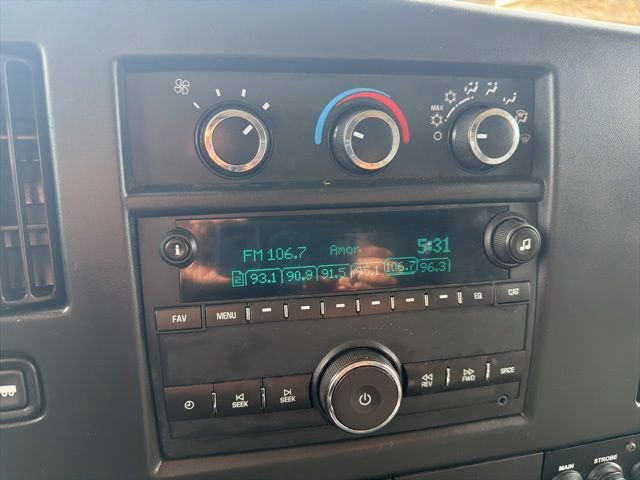 Used 2015 Chevrolet Express 2500 image 18