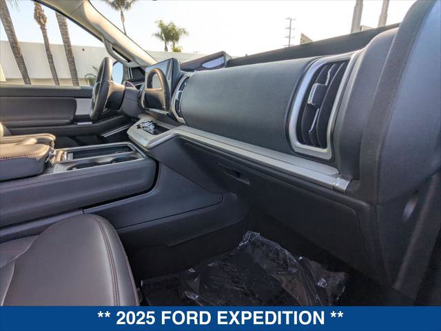 Certified 2025 Ford Expedition Active image 21