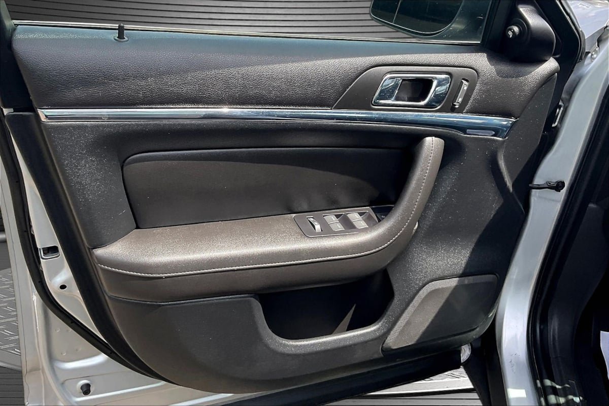 Used 2010 Lincoln MKS FWD image 18
