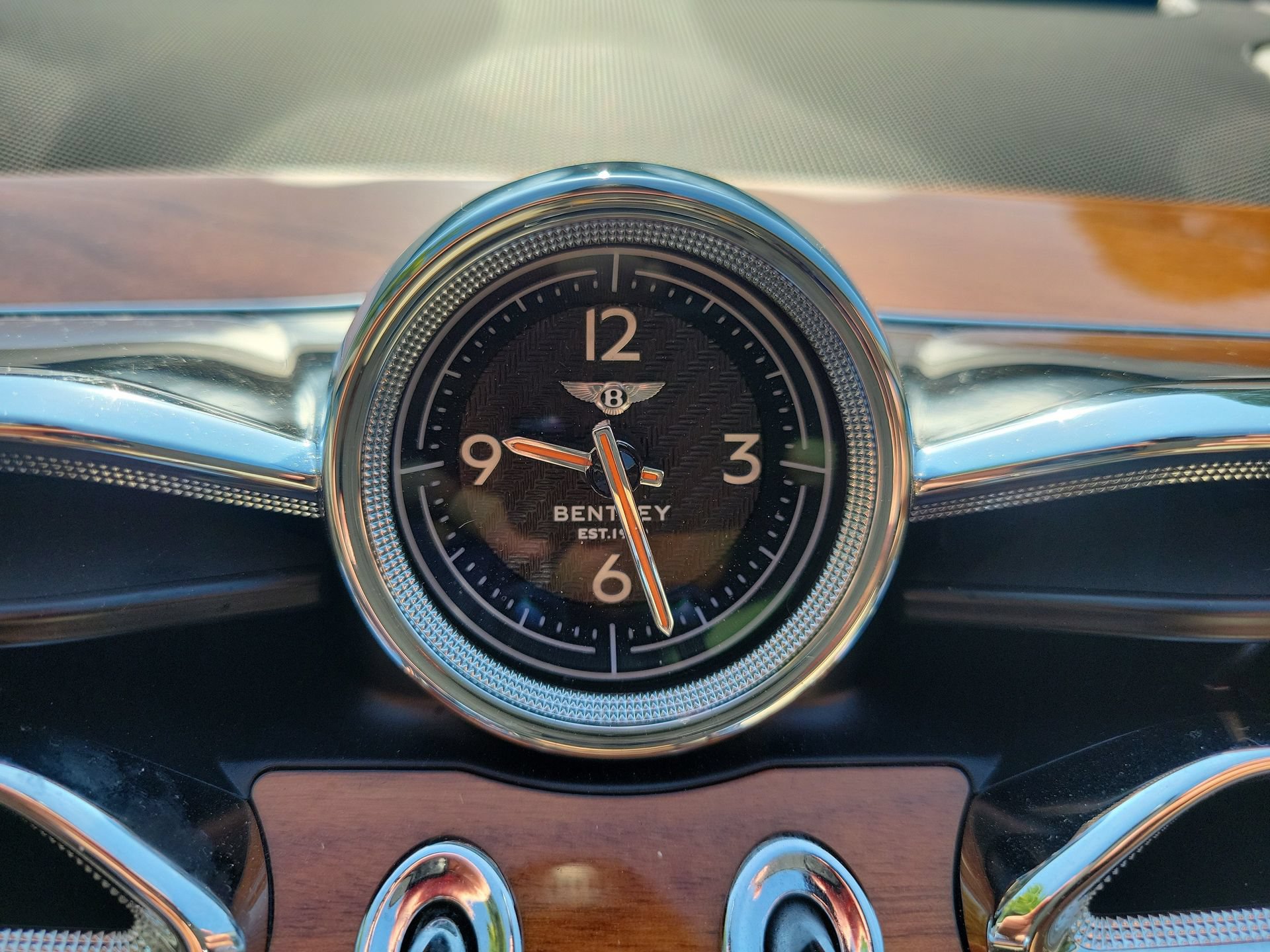 Certified 2023 Bentley Bentayga Plug-In Hybrid AWD/4WD image 41