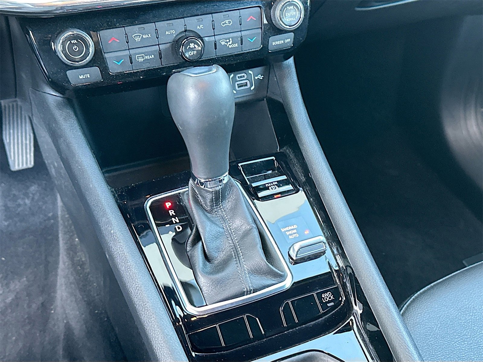 Used 2024 Jeep Compass Limited image 16