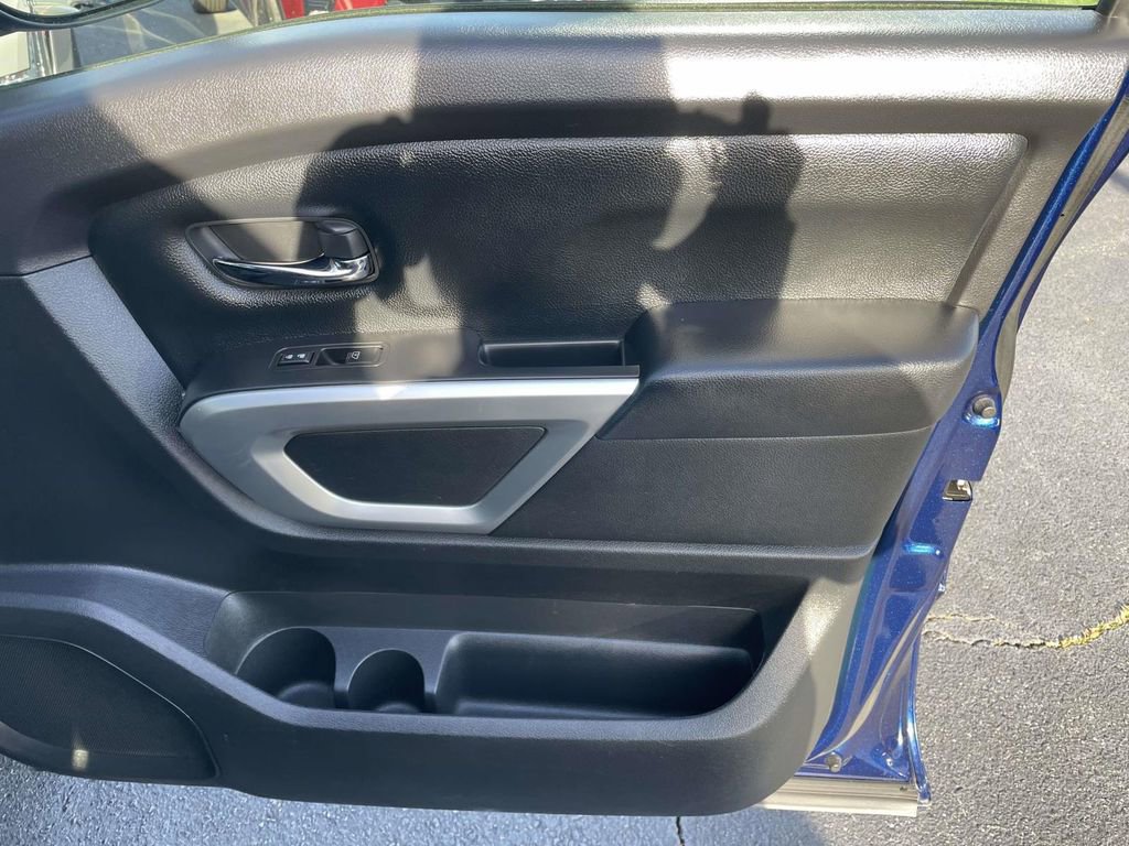 Used 2022 Nissan Titan SV image 45