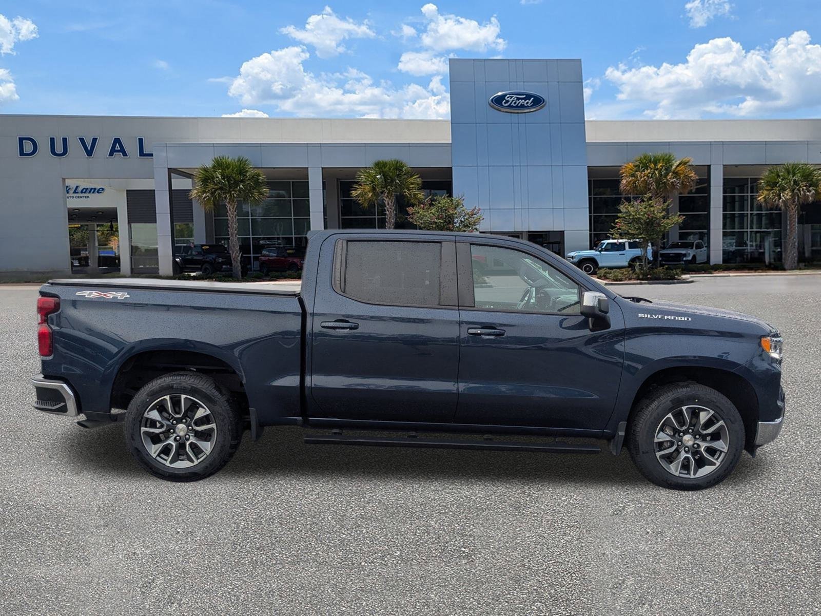 Used 2023 Chevrolet Silverado 1500 LT image 3