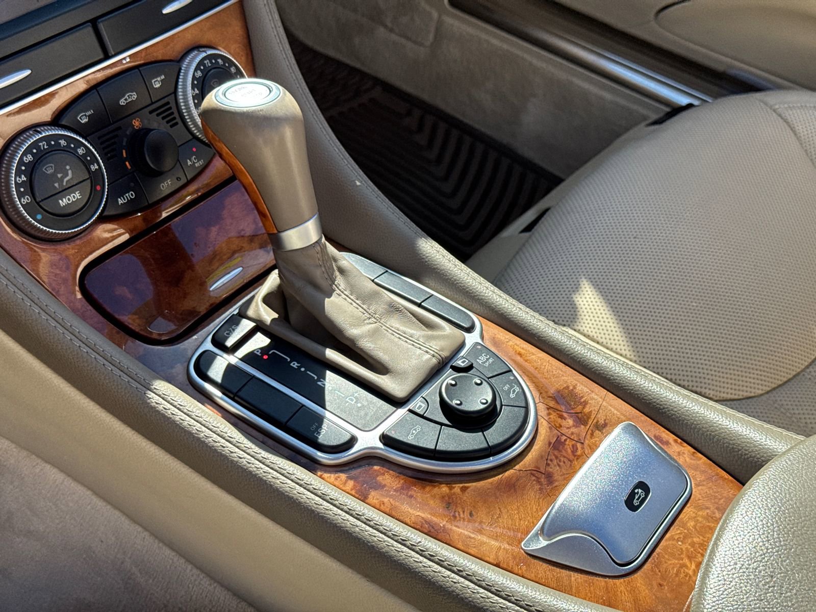 Used 2009 Mercedes-Benz SL 550 image 14