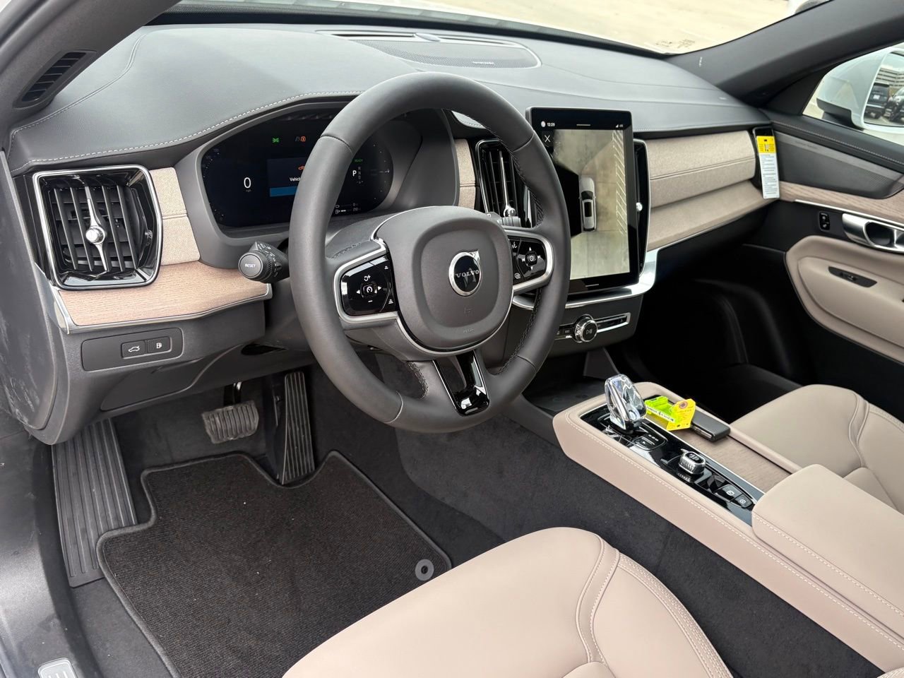 New 2026 Volvo XC90 T8 Plus w/ Protection Package Premier AWD/4WD image 14