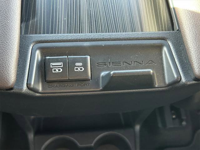 Certified 2023 Toyota Sienna Platinum image 22