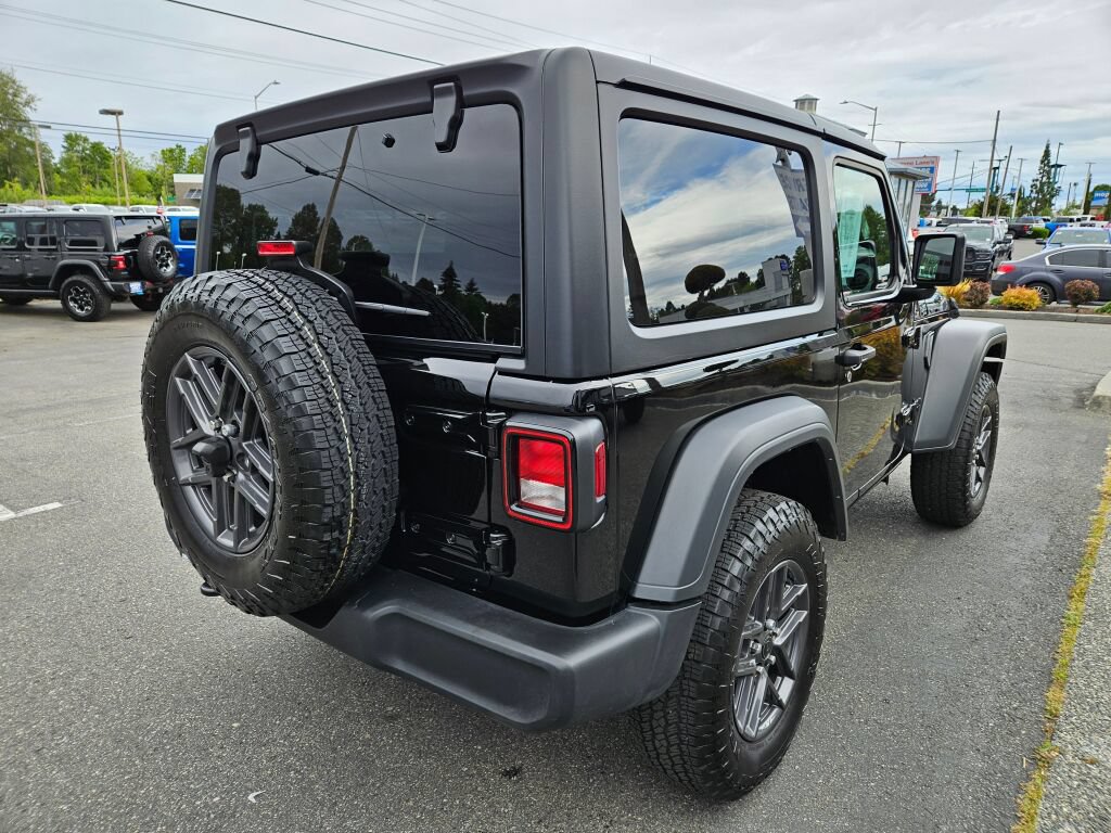 Used 2025 Jeep Wrangler Sport AWD/4WD image 5