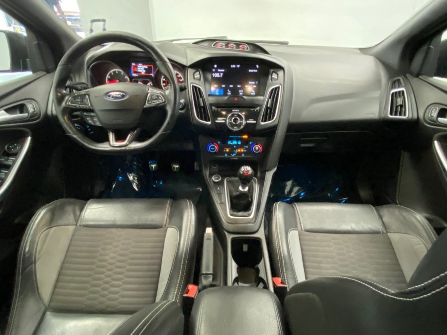 Used 2017 Ford Focus ST w/ Equipment Group 401A image 27