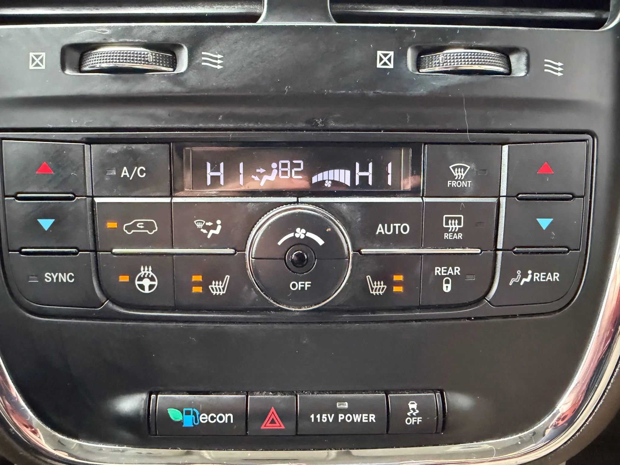 Used 2015 Chrysler Town & Country Touring-L w/ Driver Convenience Group image 21