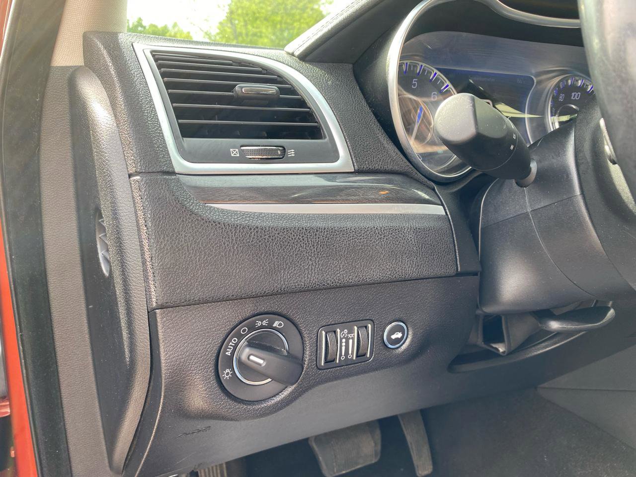 Used 2021 Chrysler 300 Touring w/ Sport Appearance Package RWD image 18