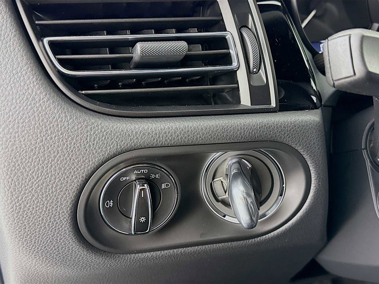 New 2026 Porsche Macan image 14