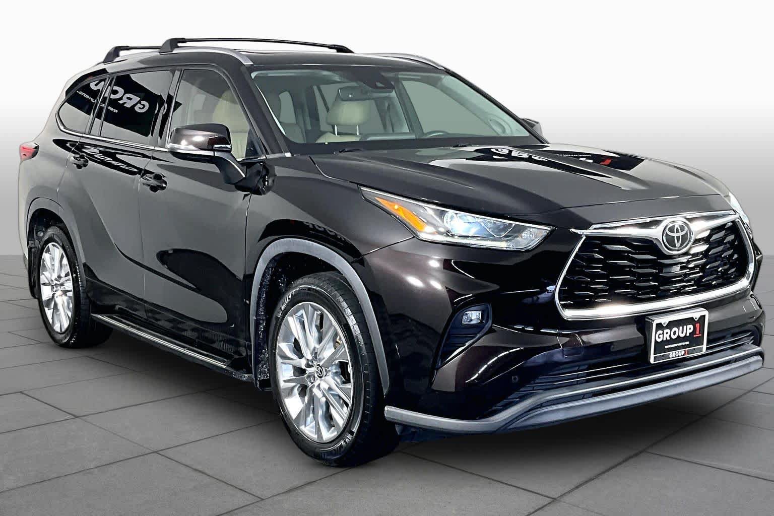 Used 2020 Toyota Highlander Limited FWD image 3