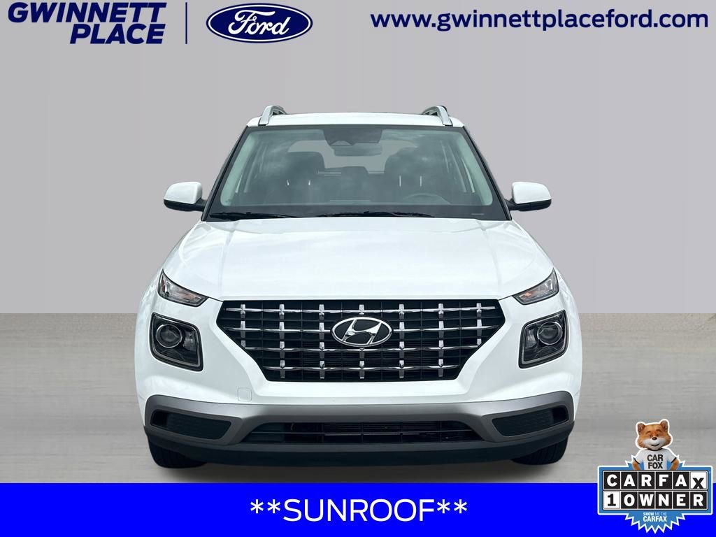 Used 2024 Hyundai Venue SEL FWD image 2