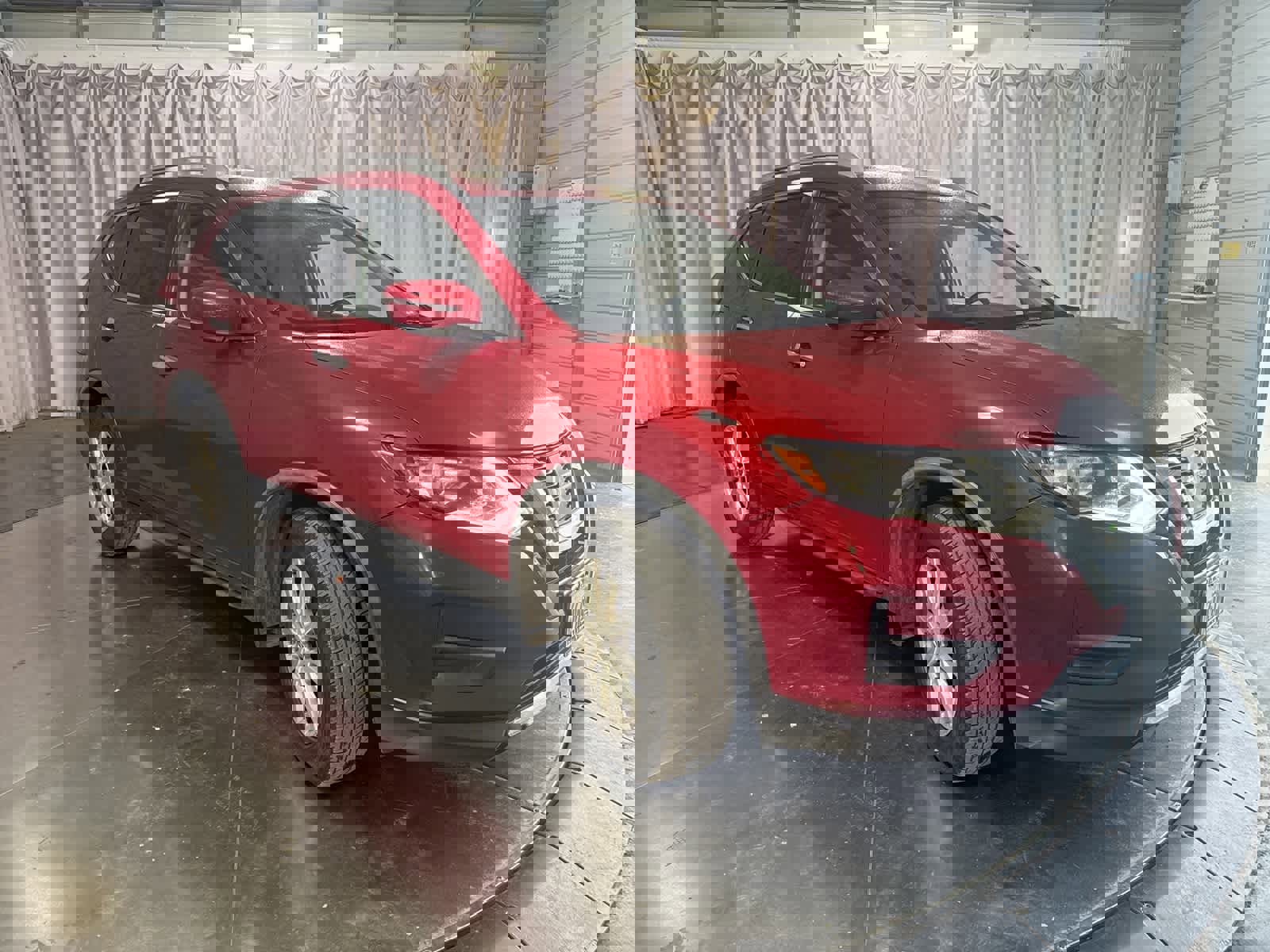 Used 2017 Nissan Rogue SV image 2