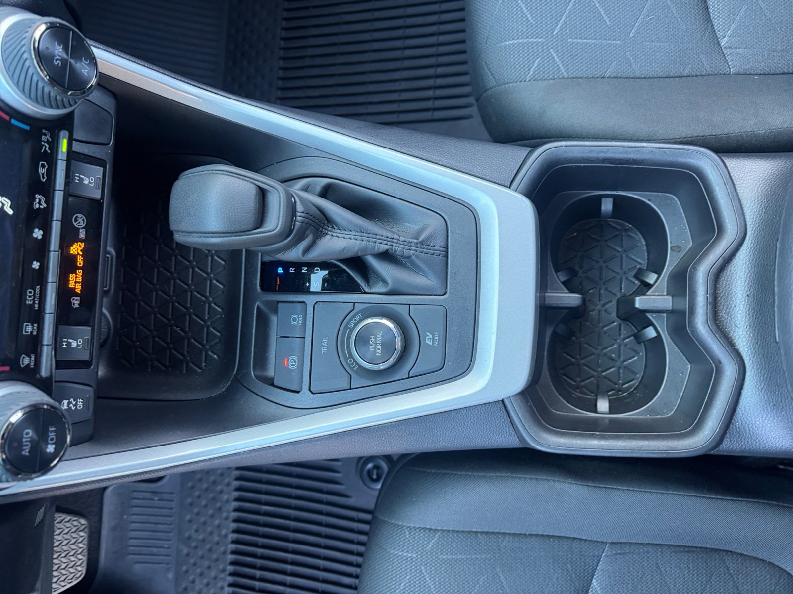 Used 2024 Toyota RAV4 XLE image 15