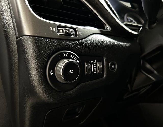 Used 2019 Jeep Cherokee Limited w/ Luxury Group image 21