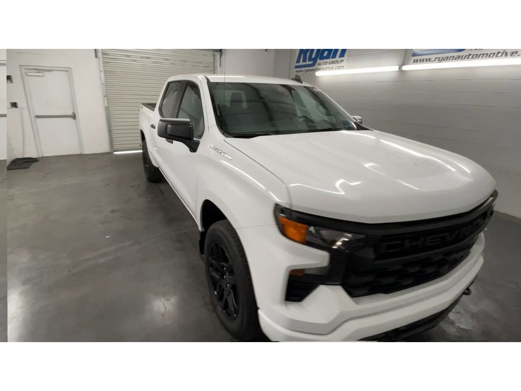 Used 2023 Chevrolet Silverado 1500 Custom image 3