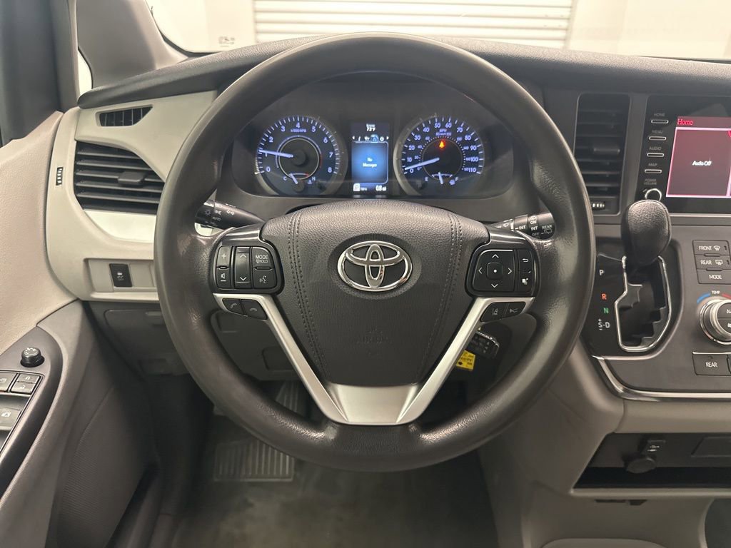 Used 2019 Toyota Sienna L image 18