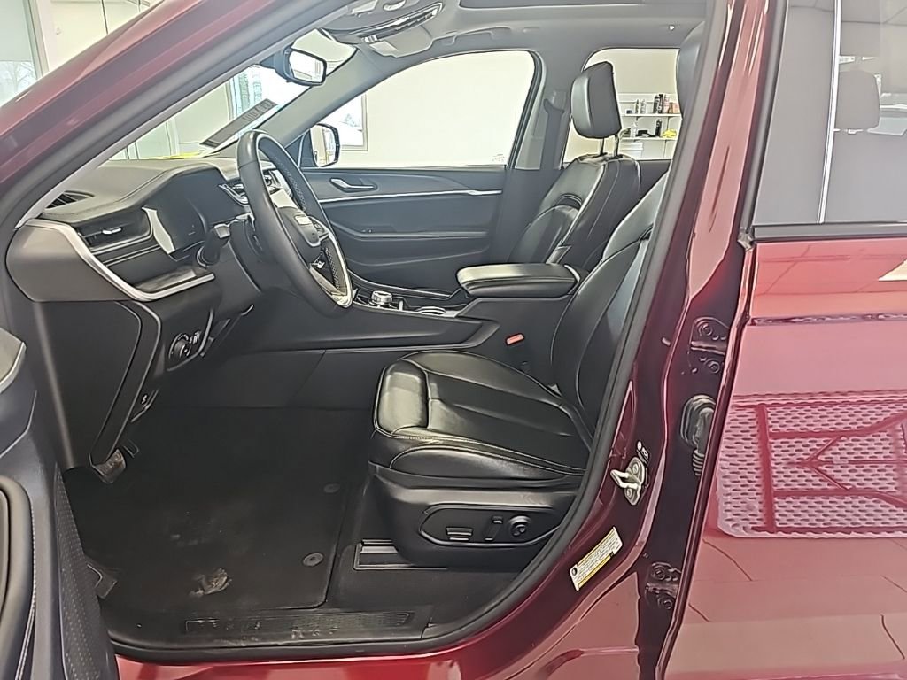 Used 2024 Jeep Grand Cherokee Limited image 9