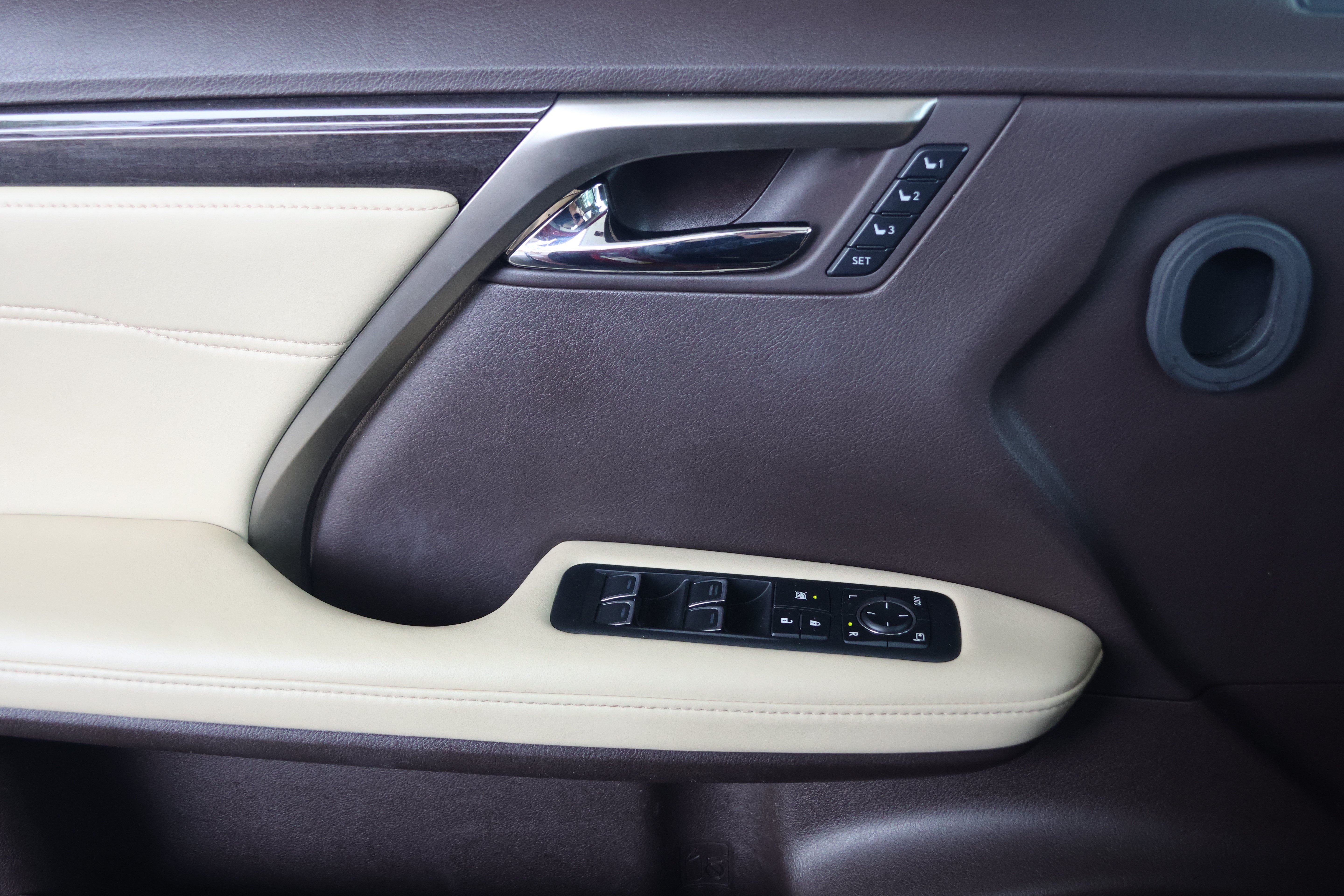 Used 2019 Lexus RX 450h AWD w/ Luxury Package image 12