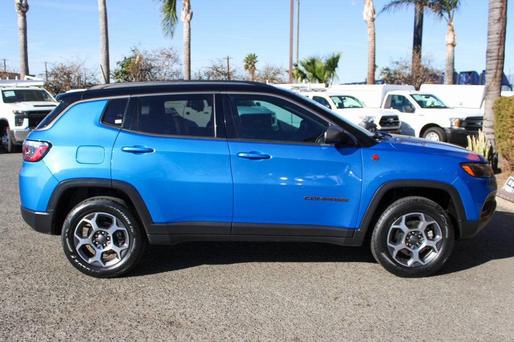 Used 2022 Jeep Compass Trailhawk w/ Trailhawk Convenience Group AWD/4WD image 10