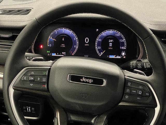 New 2026 Jeep Grand Cherokee Limited w/ Limited Altitude Package AWD/4WD image 17