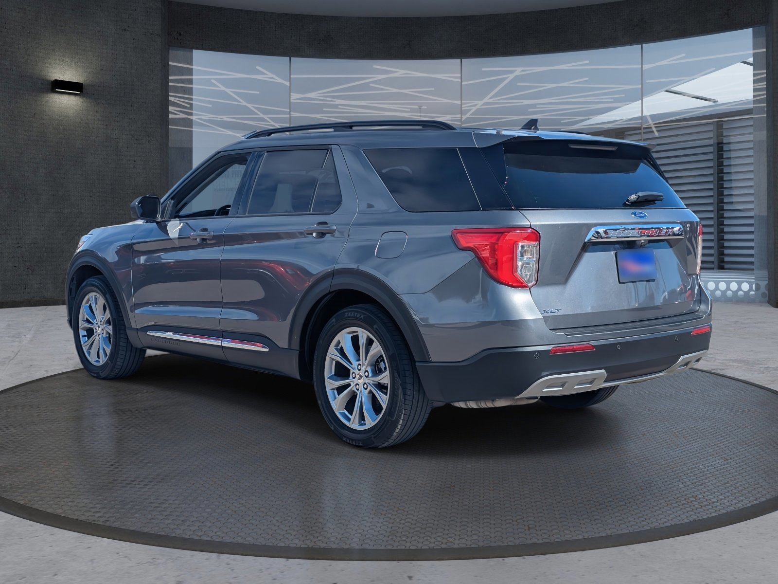 Used 2021 Ford Explorer XLT w/ Equipment Group 202A image 4