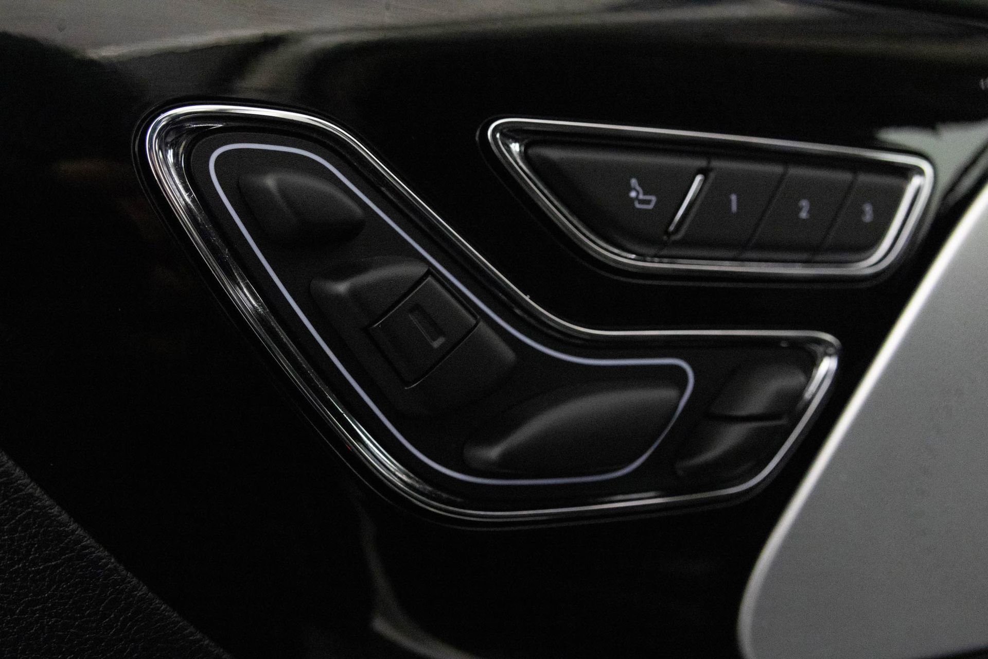 Used 2021 Lincoln Aviator Grand Touring w/ Equipment Group 302A AWD/4WD image 17