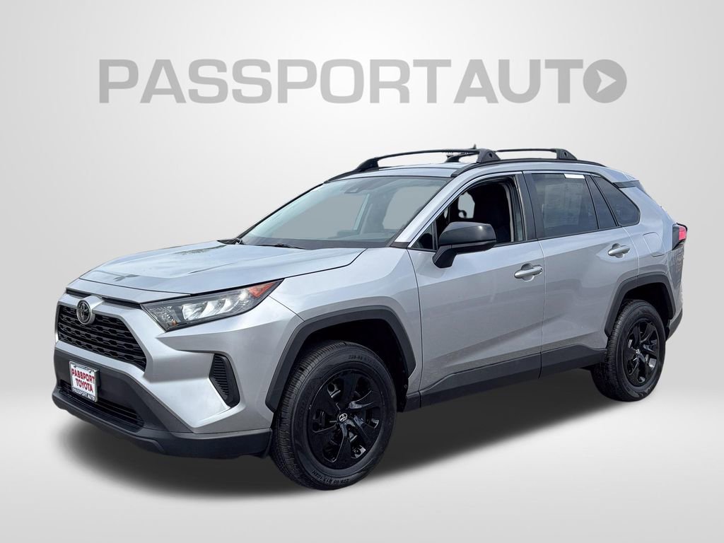 Used 2021 Toyota RAV4 LE AWD/4WD image 1