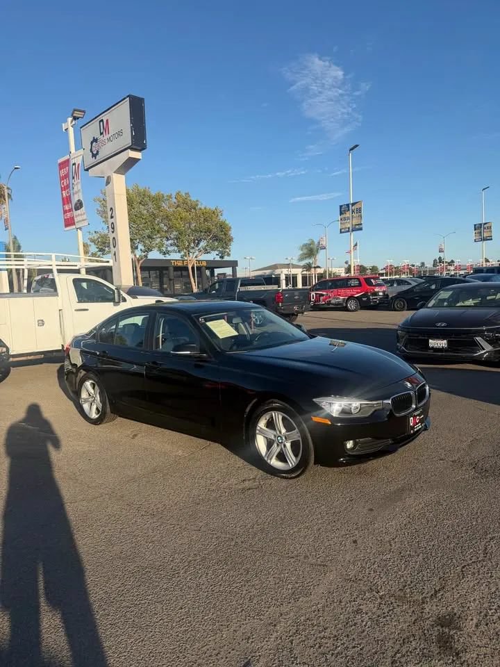 Used 2014 BMW 320i xDrive Sedan AWD/4WD image 3