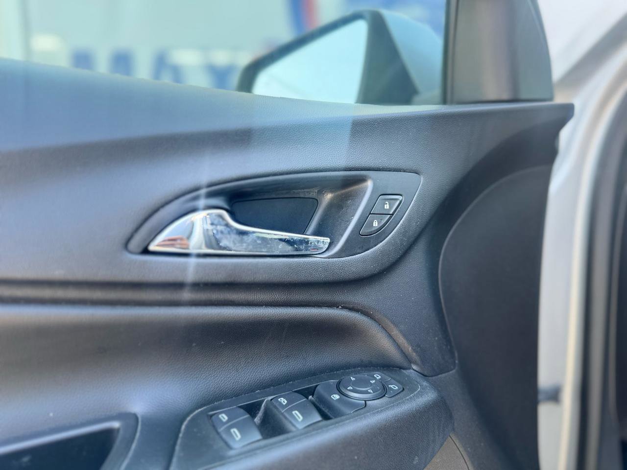 Used 2021 Chevrolet Equinox LT image 34